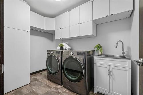 196 Hallfield Bay, Winnipeg, MB 