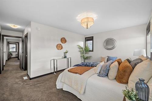 196 Hallfield Bay, Winnipeg, MB 