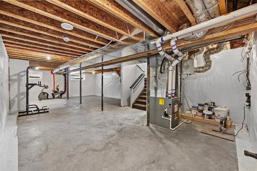 196 Hallfield Bay, Winnipeg, MB 