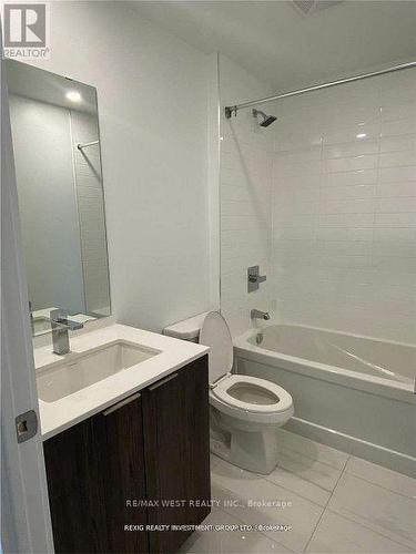 404 - 70 Annie Craig Drive, Toronto, ON - Indoor Photo Showing Bathroom
