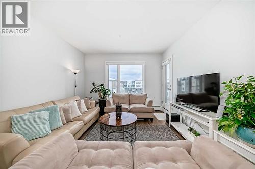 316, 200 Shawnee Square Sw, Calgary, AB - Indoor Photo Showing Living Room