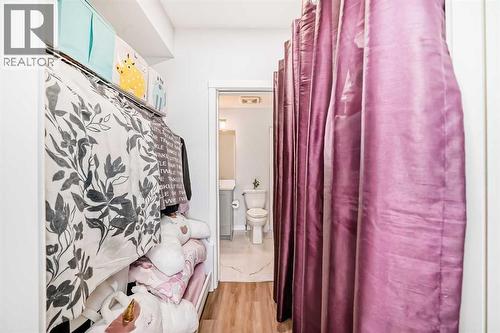 316, 200 Shawnee Square Sw, Calgary, AB - Indoor Photo Showing Bathroom