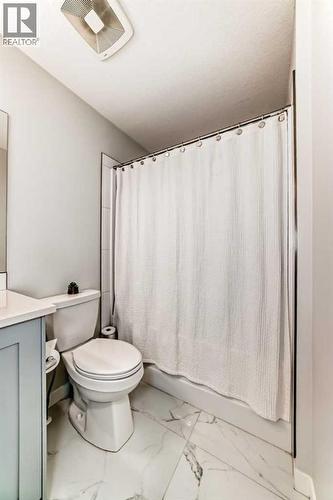 316, 200 Shawnee Square Sw, Calgary, AB - Indoor Photo Showing Bathroom