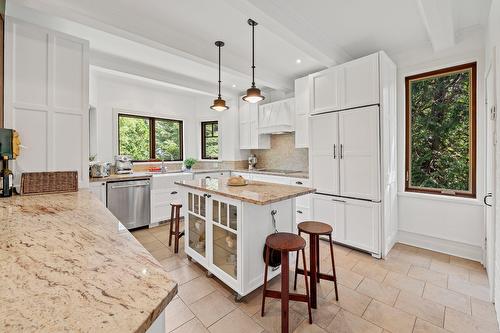 Cuisine - 169 Ch. Du Tour-Du-Lac, Sainte-Agathe-Des-Monts, QC - Indoor Photo Showing Kitchen With Upgraded Kitchen