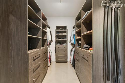 Penderie (Walk-in) - 4220 Rue Des Monarques, Sainte-Adèle, QC - Indoor With Storage