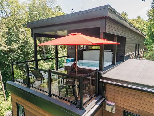 Spa - 4220 Rue Des Monarques, Sainte-Adèle, QC - Outdoor With Exterior