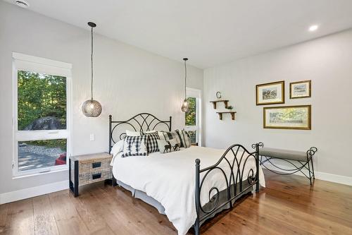 Chambre à coucher - 4220 Rue Des Monarques, Sainte-Adèle, QC - Indoor Photo Showing Bedroom