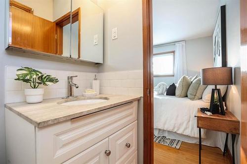 239 Sansome Ave, Winnipeg, MB 