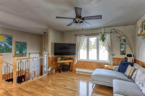 Salon - 820 211E Rue, Shawinigan, QC - Indoor Photo Showing Living Room