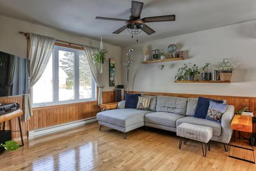 Salon - 820 211E Rue, Shawinigan, QC - Indoor Photo Showing Living Room