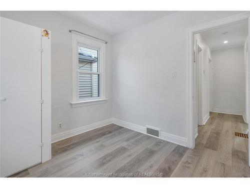 33 Wilson Avenue, Chatham, ON 