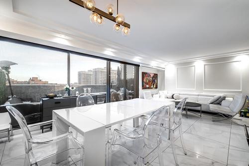 Salle à manger - 905-5790 Av. Rembrandt, Côte-Saint-Luc, QC - 