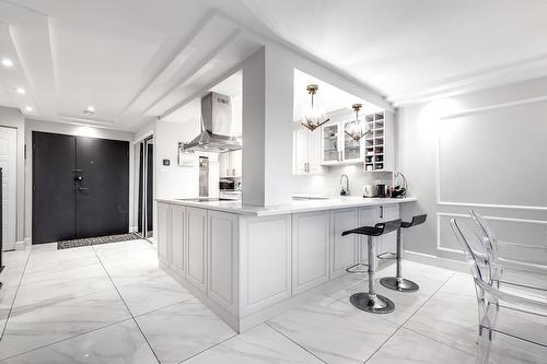 Vue d'ensemble - 905-5790 Av. Rembrandt, Côte-Saint-Luc, QC - Indoor