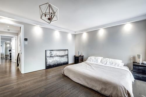 Chambre à coucher principale - 905-5790 Av. Rembrandt, Côte-Saint-Luc, QC - Indoor Photo Showing Bedroom