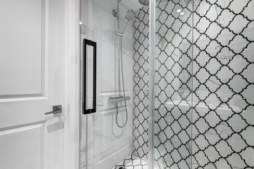 Salle de bains attenante à la CCP - 905-5790 Av. Rembrandt, Côte-Saint-Luc, QC - Indoor Photo Showing Bathroom