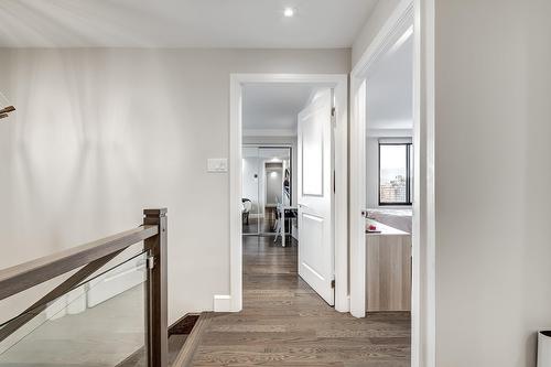 Intérieur - 905-5790 Av. Rembrandt, Côte-Saint-Luc, QC - Indoor Photo Showing Other Room