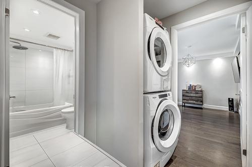 Salle de lavage - 905-5790 Av. Rembrandt, Côte-Saint-Luc, QC - Indoor Photo Showing Laundry Room