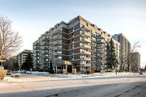 Extérieur - 905-5790 Av. Rembrandt, Côte-Saint-Luc, QC - Outdoor With Balcony With Facade