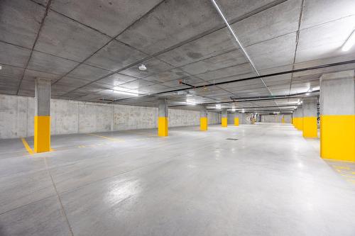 Garage - 1006-1000 Rue André-Prévost, Montréal (Verdun/Île-Des-Soeurs), QC - Indoor Photo Showing Garage