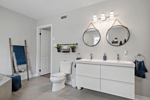 Bathroom - 79 Ch. De La Baie, Mont-Blanc, QC - Indoor Photo Showing Bathroom