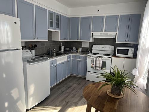 Kitchen - 8390 Rue Centrale, Montréal (Lasalle), QC - Indoor Photo Showing Kitchen