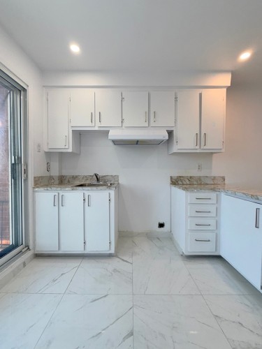 Cuisine - 8203 Rue Louis-Xiv, Montréal (Saint-Léonard), QC - Indoor Photo Showing Kitchen