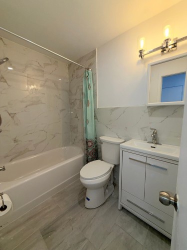 Salle de bains - 8203 Rue Louis-Xiv, Montréal (Saint-Léonard), QC - Indoor Photo Showing Bathroom