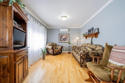 Living room - 480 Ch. Des Caps, Les Îles-De-La-Madeleine, QC - Indoor Photo Showing Living Room