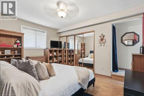 5119 Cherryhill Crescent, Burlington, ON - Indoor Photo Showing Bedroom