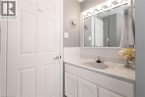 in law suite second level - 5119 Cherryhill Crescent, Burlington, ON - Indoor Photo Showing Bathroom