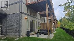 Privat patio backing onto greenspace and pond - 