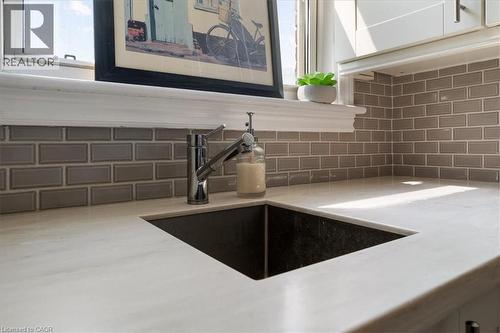 5 East 36Th Street Unit# 412B, Hamilton, ON - Indoor Photo Showing Kitchen