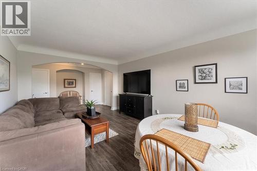 5 East 36Th Street Unit# 412B, Hamilton, ON - Indoor Photo Showing Living Room