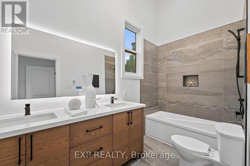 168 Berczy Street, Barrie, ON - Indoor Photo Showing Bathroom