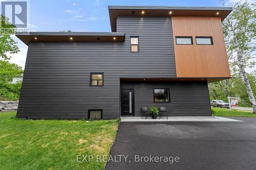 168 Berczy Street, Barrie, ON - Outdoor