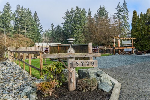 5729 Van Koy Rd, Duncan, BC 