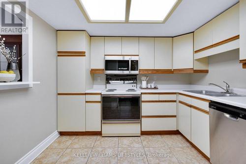 205 - 7 Picton Street, London East (East F), ON - Indoor Photo Showing Kitchen With Double Sink