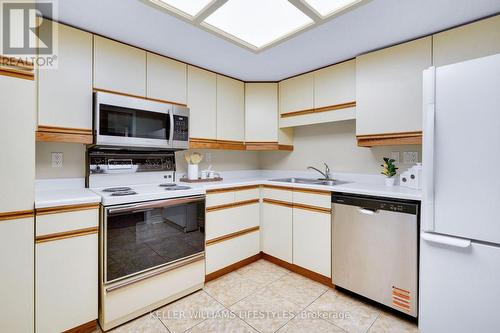 205 - 7 Picton Street, London East (East F), ON - Indoor Photo Showing Kitchen With Double Sink