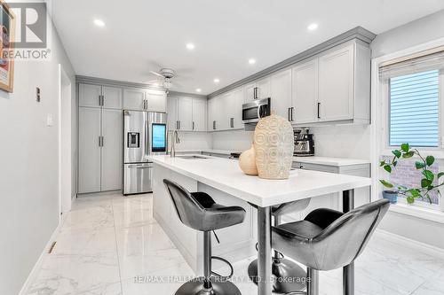 235 Kemano Road, Aurora, ON - Indoor Photo Showing Kitchen With Upgraded Kitchen