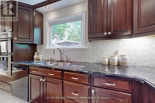 158 Walton Drive, Aurora, ON - Indoor Photo Showing Kitchen With Double Sink