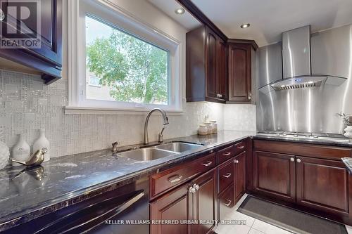 158 Walton Drive, Aurora, ON - Indoor Photo Showing Kitchen With Double Sink With Upgraded Kitchen