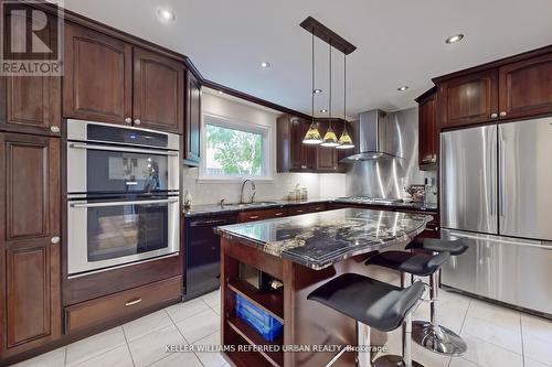 158 Walton Drive, Aurora, ON - Indoor Photo Showing Kitchen With Upgraded Kitchen
