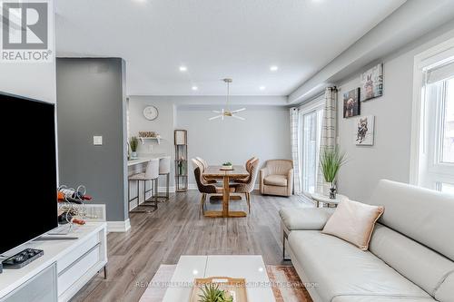 34 Coronation Parkway, Barrie, ON - Indoor Photo Showing Living Room
