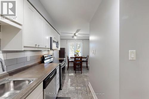 14 Bryant Court, Brampton, ON - Indoor Photo Showing Kitchen