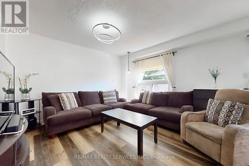 14 Bryant Court, Brampton, ON - Indoor Photo Showing Living Room