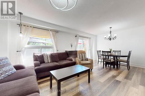14 Bryant Court, Brampton, ON - Indoor Photo Showing Living Room