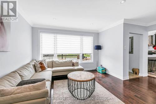 251 Thistle Down Boulevard, Toronto, ON - Indoor Photo Showing Living Room