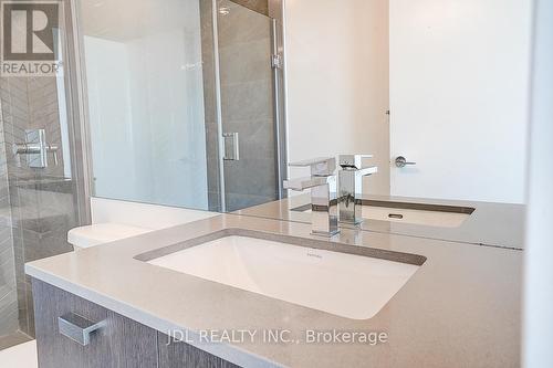 808 - 10 De Boers Drive, Toronto, ON - Indoor Photo Showing Bathroom