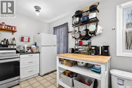 515 Coteau Street W, Moose Jaw, SK - Indoor Photo Showing Kitchen