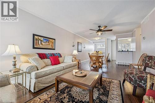 205 Highland Crescent Unit# 32, Kitchener, ON - Indoor Photo Showing Living Room